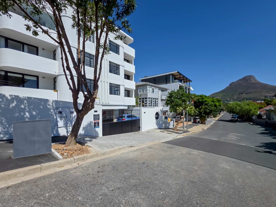1 Bedroom Property for Sale in Vredehoek Western Cape